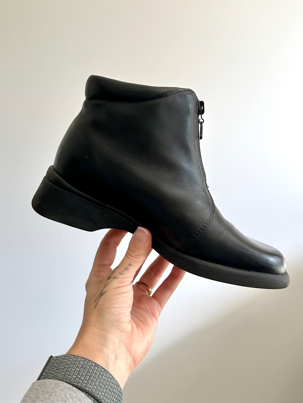 Vintage Blondo Black Leather Front Zip Ankle Boots Fleece Lined Canada Size 6